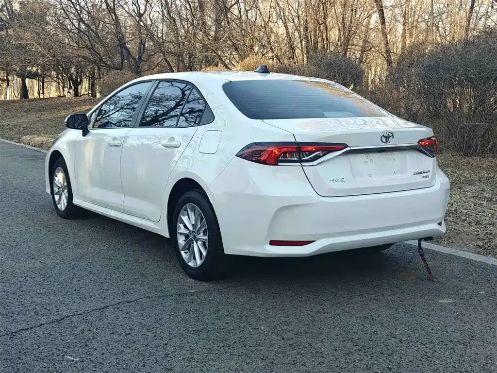 Toyota Corolla — фото 10
