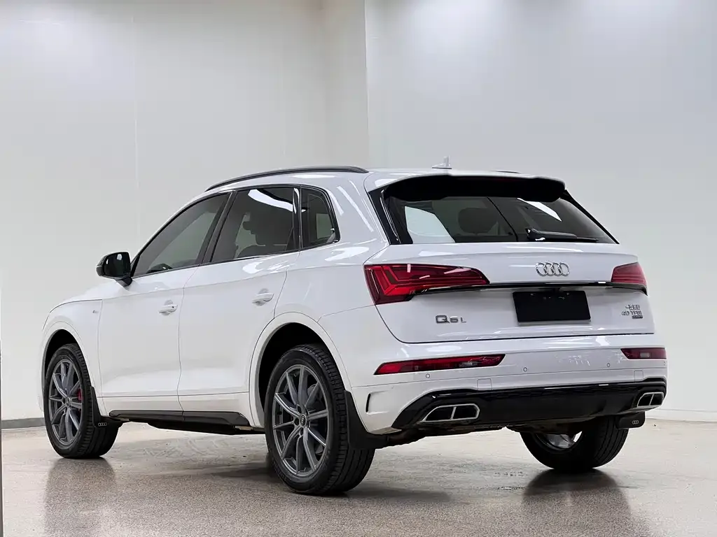 Audi Q5L — фото 4
