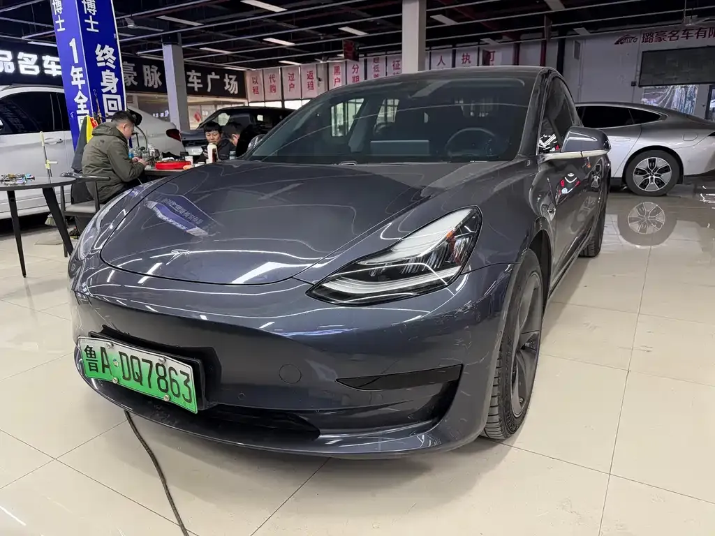 Tesla Model 3 — фото 1