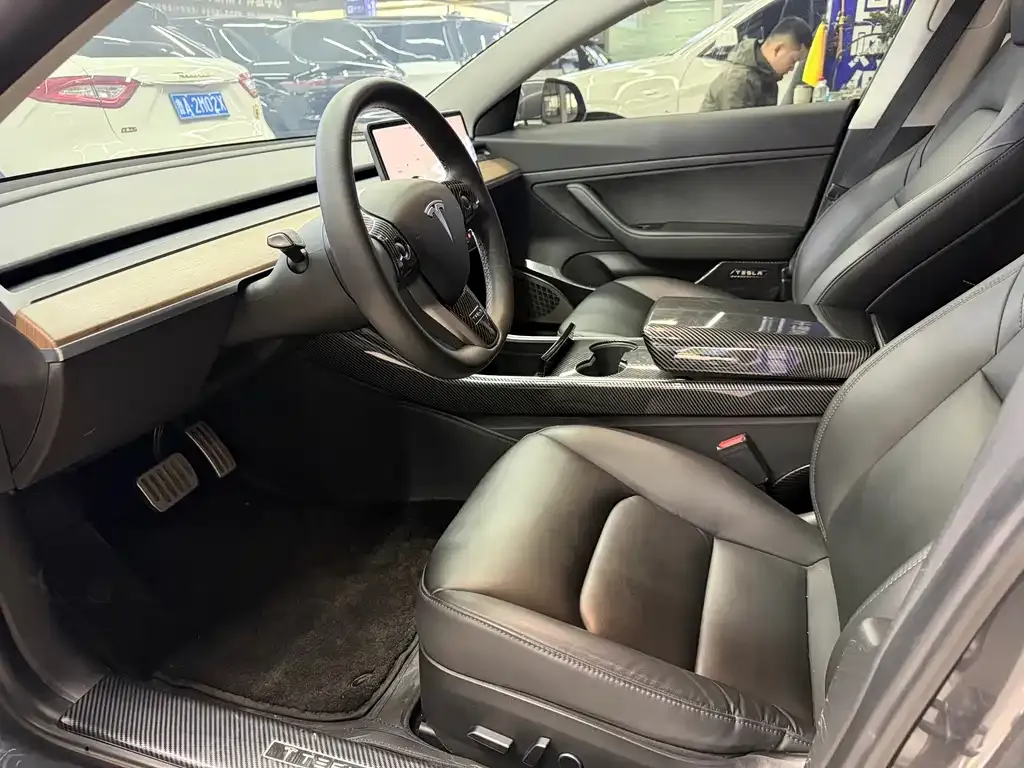 Tesla Model 3 — фото 4