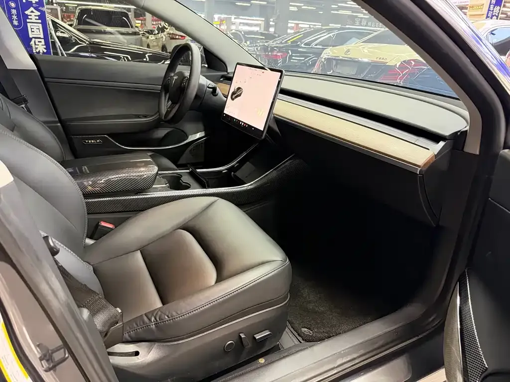 Tesla Model 3 — фото 3