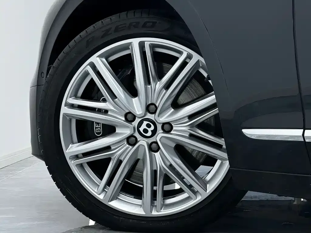 Bentley Flying Spur — фото 5