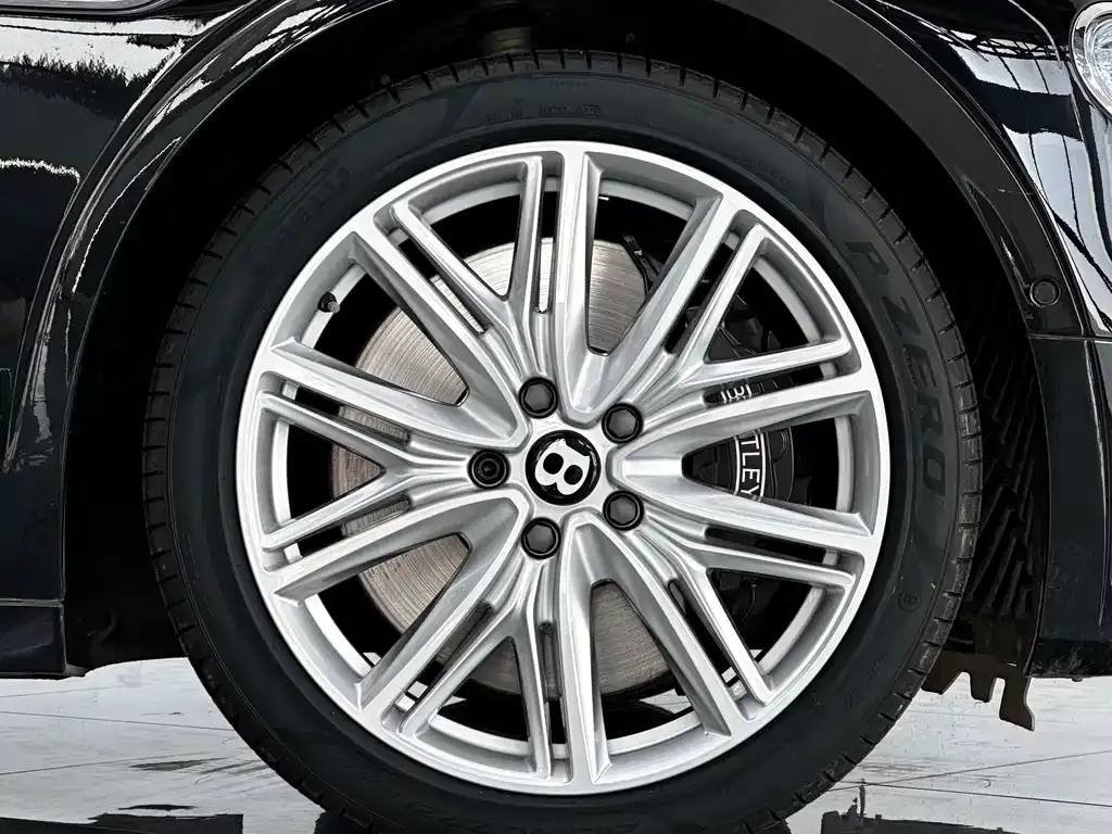 Bentley Flying Spur — фото 10