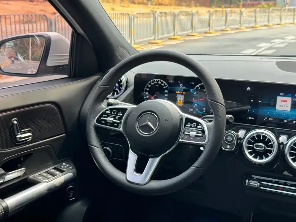 Mercedes-Benz GLA — фото 9