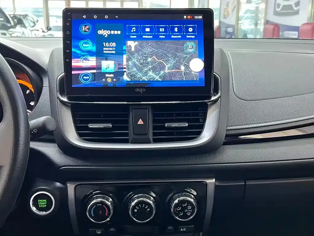 Toyota Yaris L — фото 9