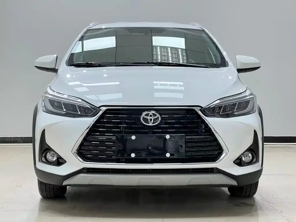 Toyota Yaris L — фото 4