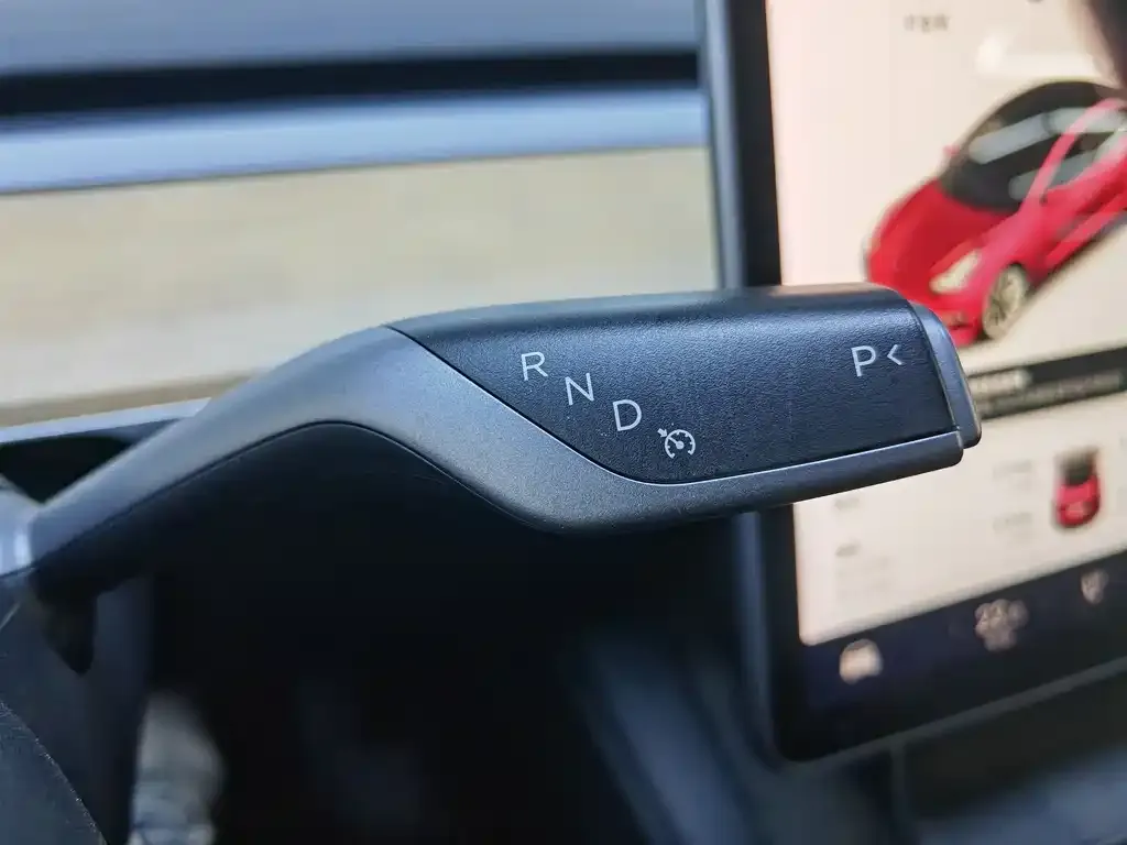 Tesla Model 3 — фото 2