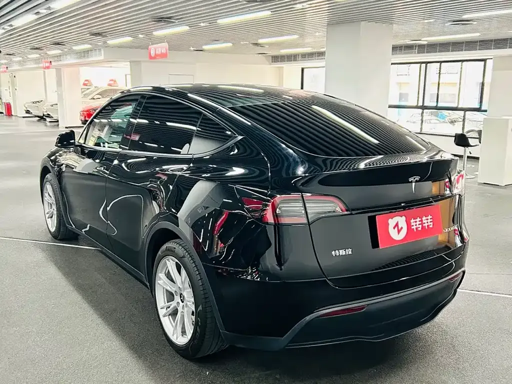 Tesla Model Y — фото 6