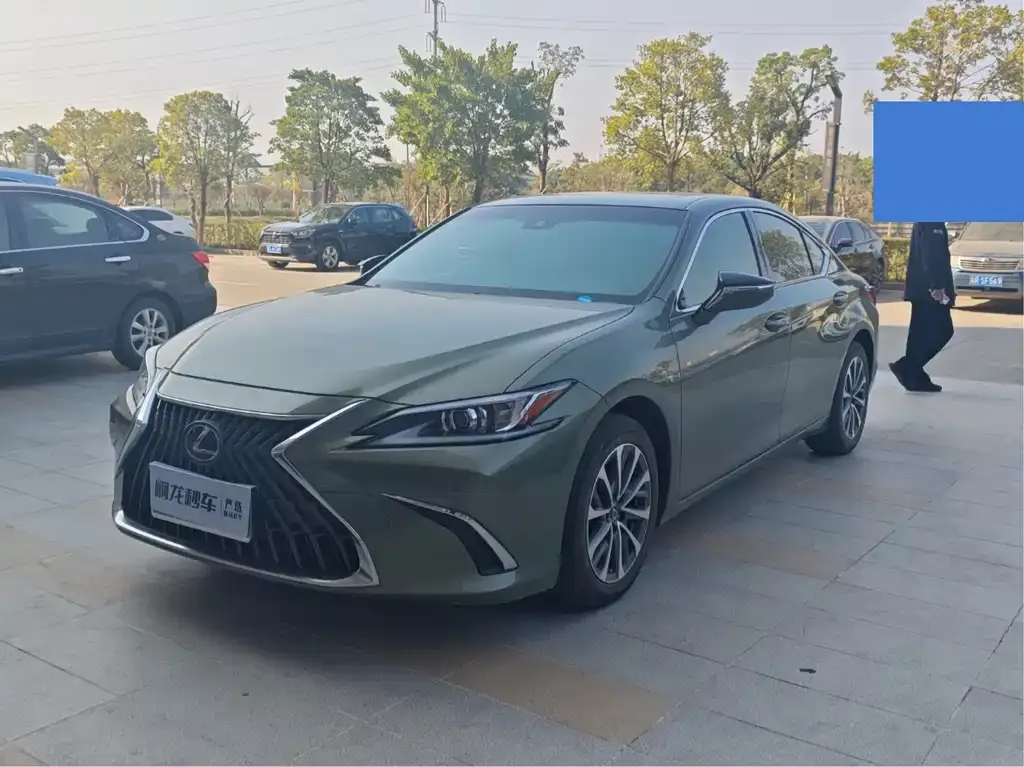Lexus ES — фото 1