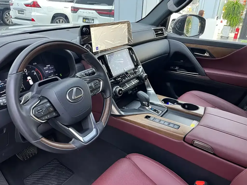 Lexus LX — фото 10