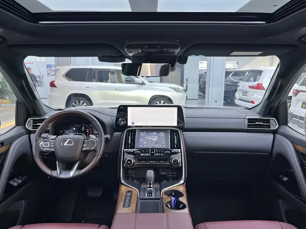 Lexus LX — фото 9