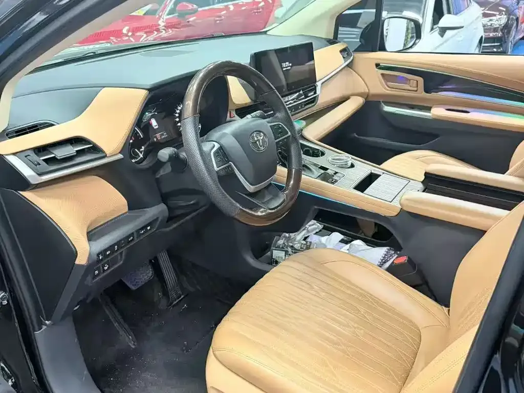 Toyota Sienna — фото 4