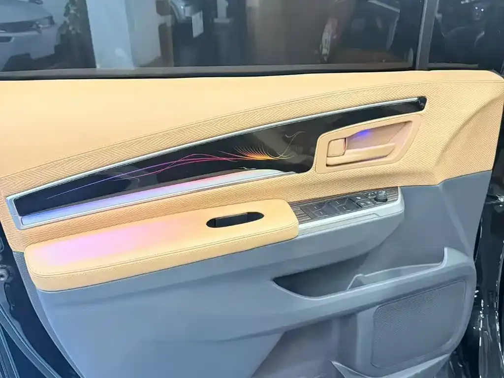 Toyota Sienna — фото 2