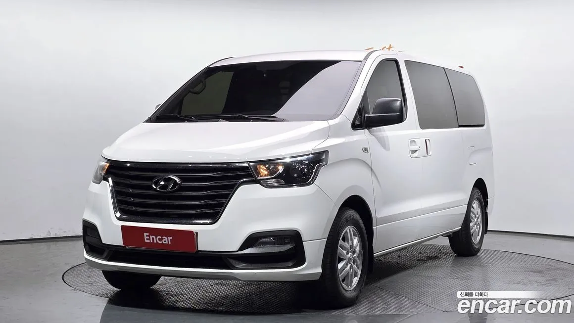 Hyundai Starex — фото 1