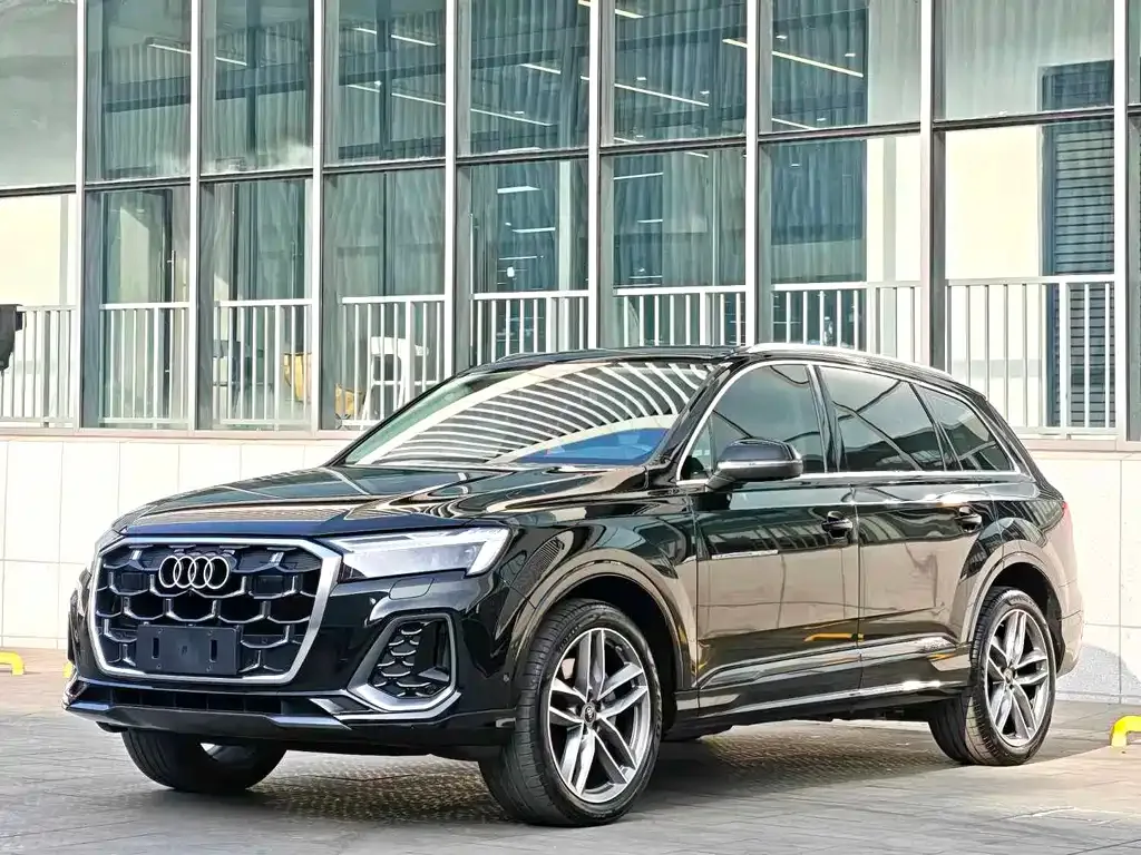 Audi Q7 — фото 1