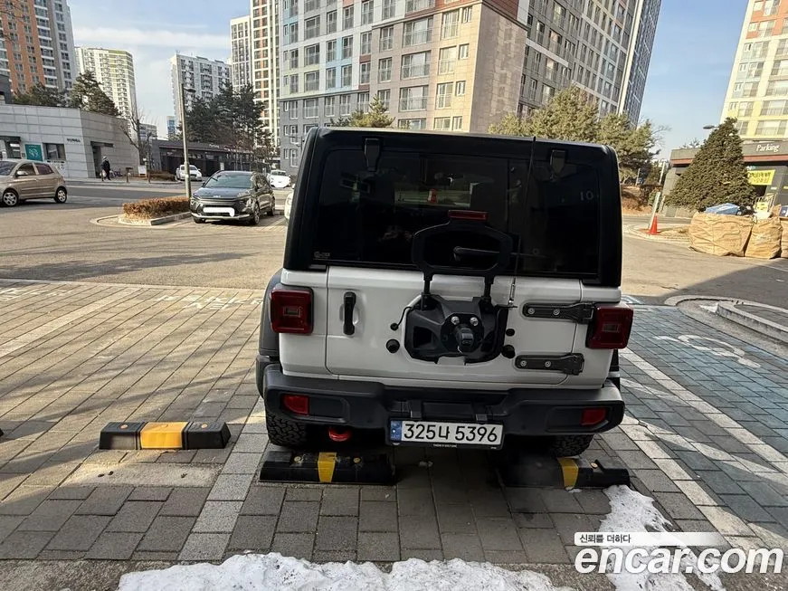 Jeep Wrangler — фото 1