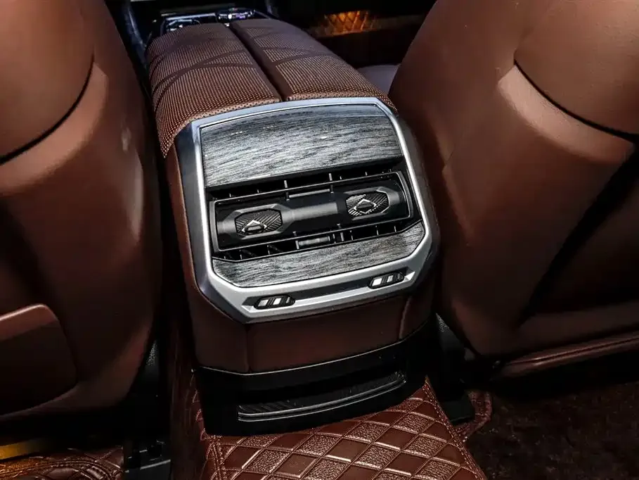 BMW 7 Series — фото 10
