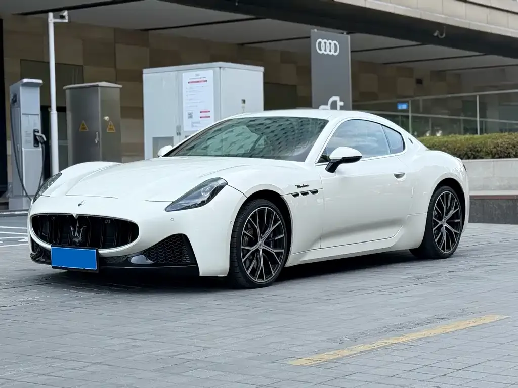 Maserati GranTurismo — фото 1