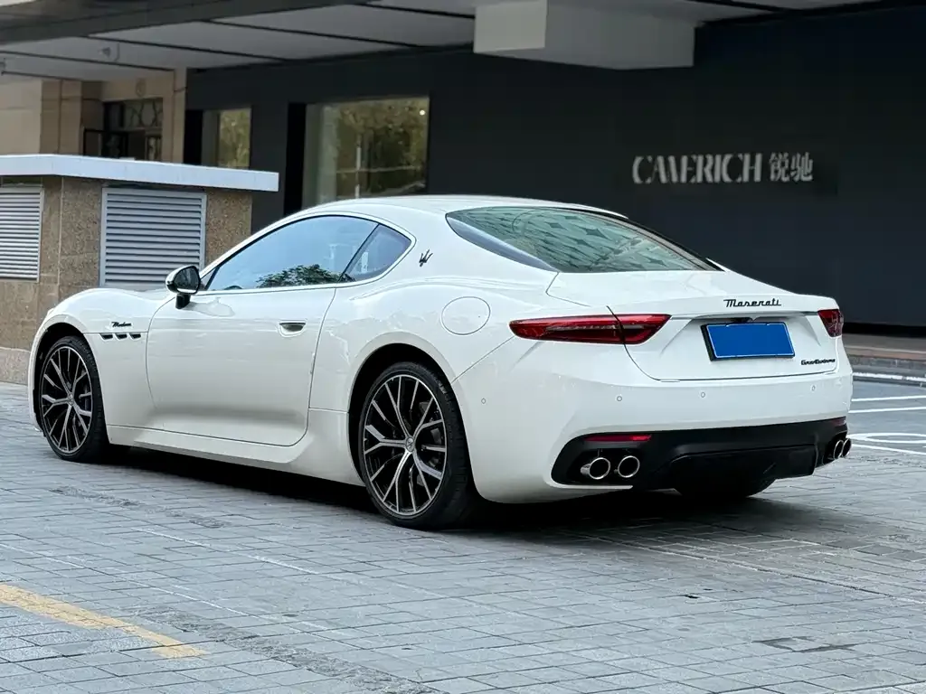 Maserati GranTurismo — фото 8