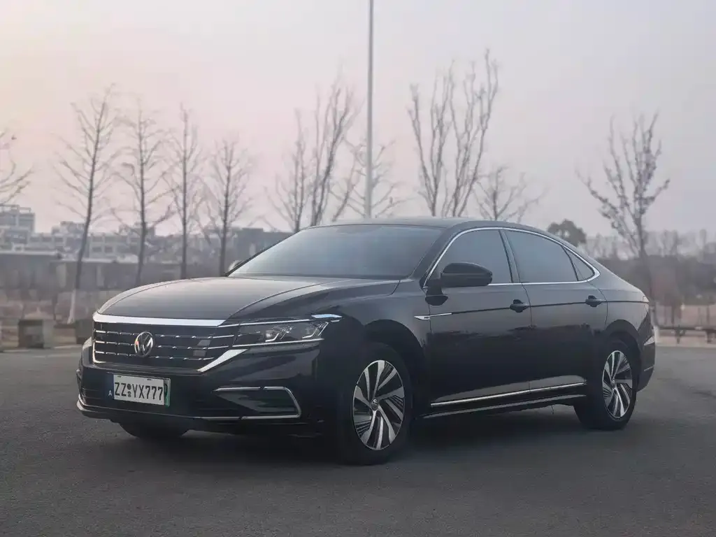 Volkswagen Passat New Energy — фото 1