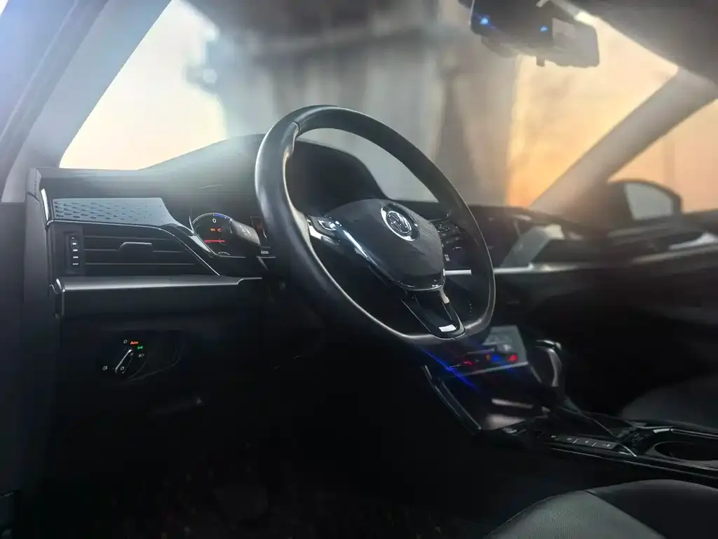 Volkswagen Passat New Energy — фото 8