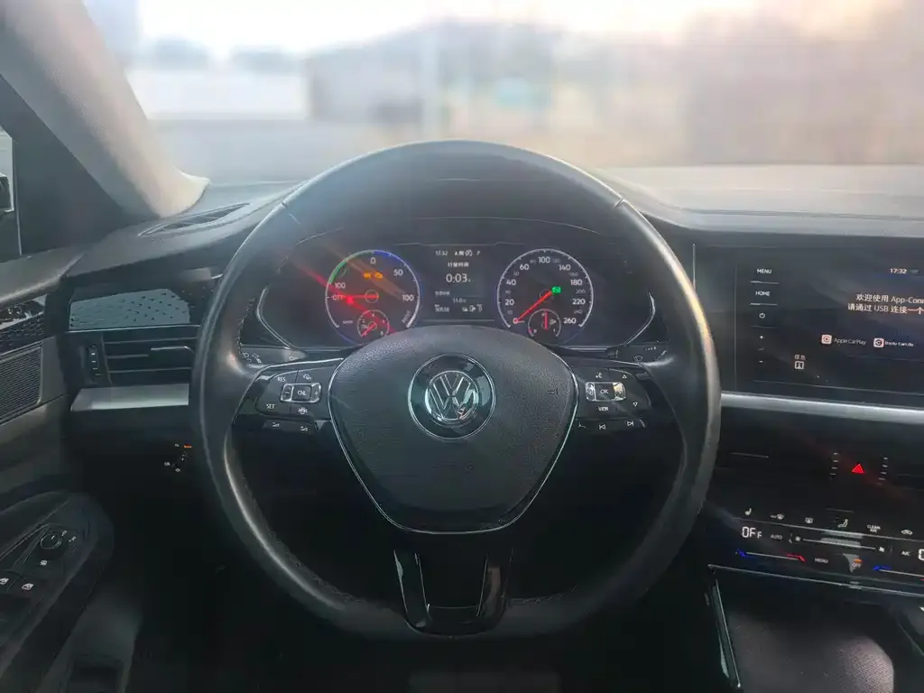 Volkswagen Passat New Energy — фото 5