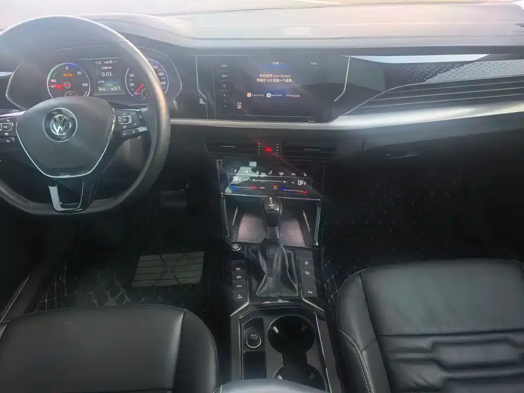 Volkswagen Passat New Energy — фото 2