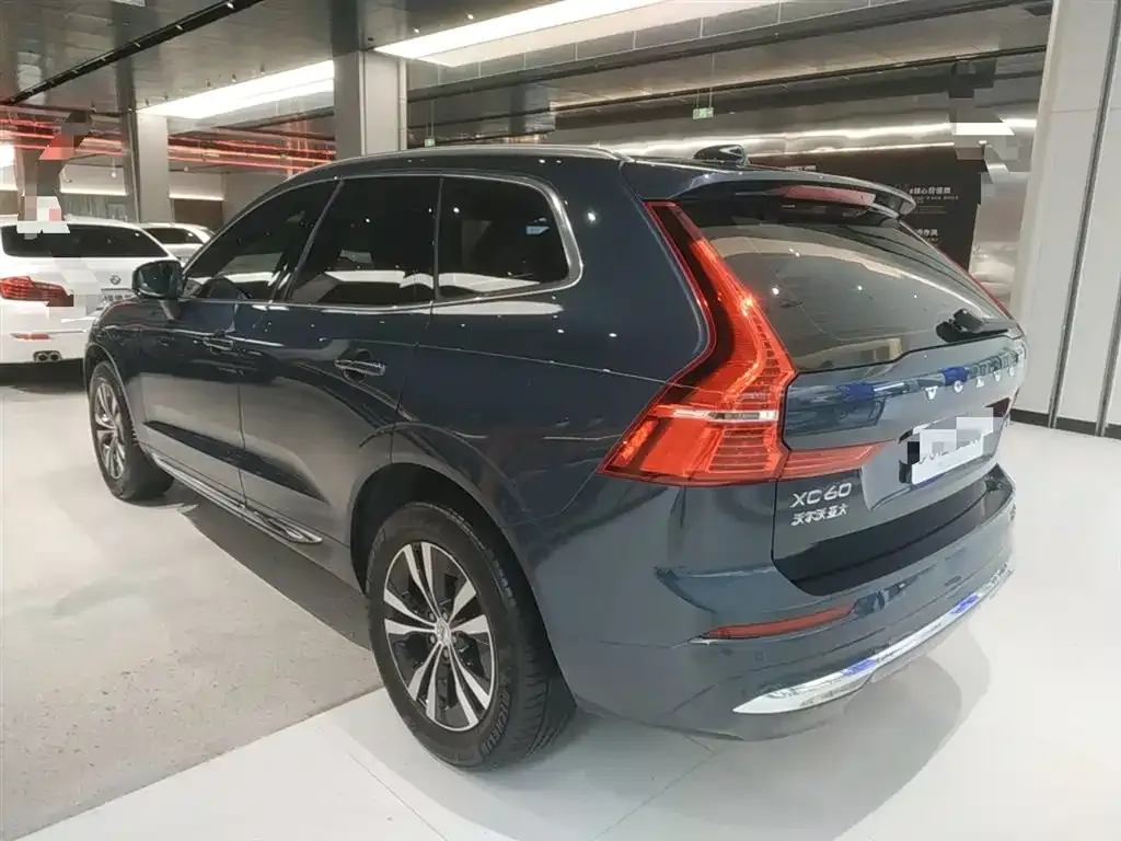 Volvo XC60 — фото 9