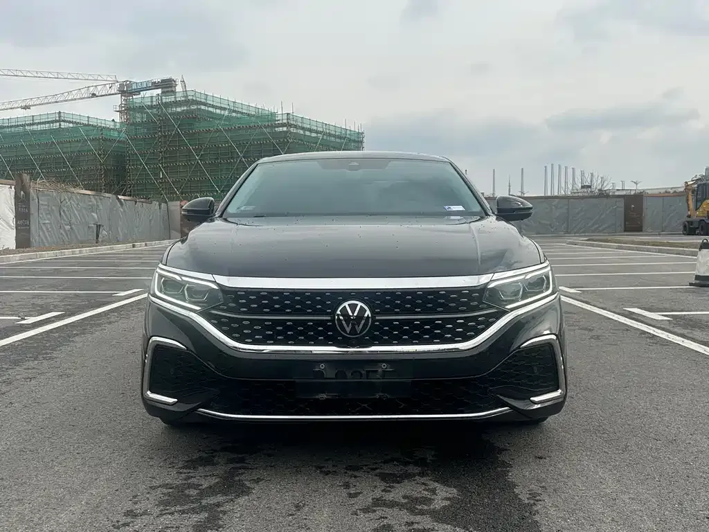 Volkswagen Passat — фото 1