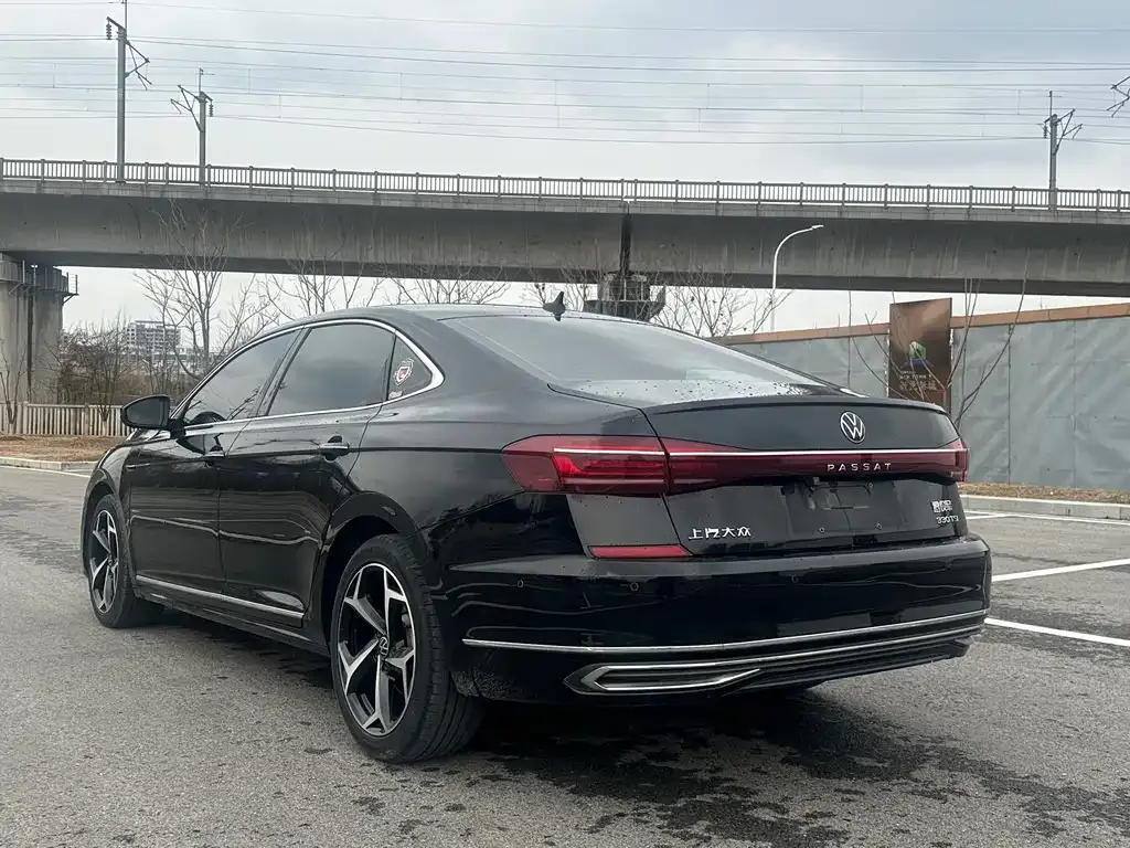 Volkswagen Passat — фото 7