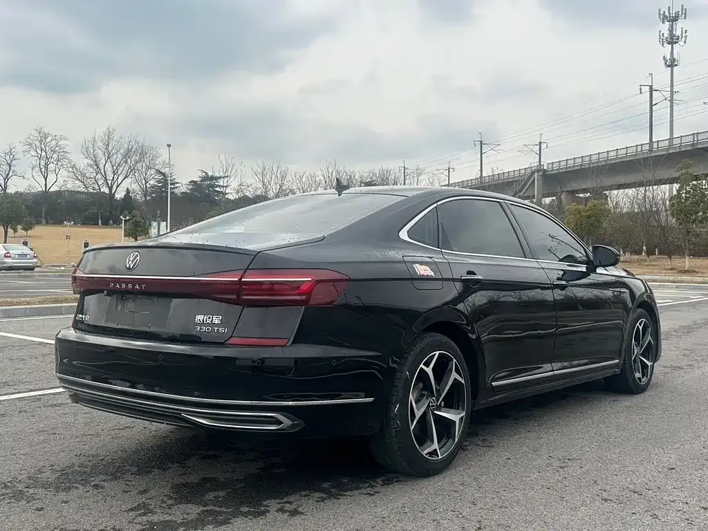 Volkswagen Passat — фото 10