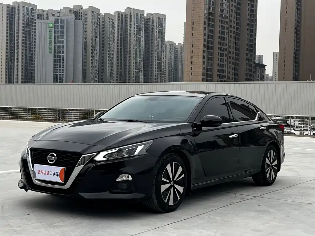Nissan Teana — фото 1
