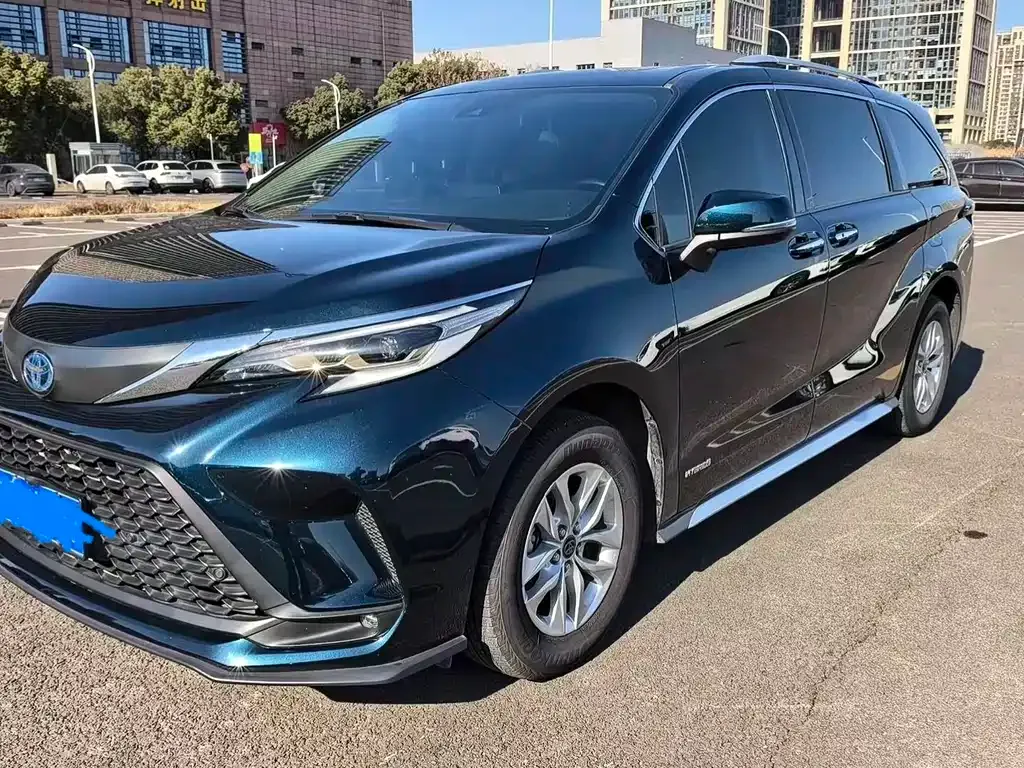 Toyota Granvia — фото 1