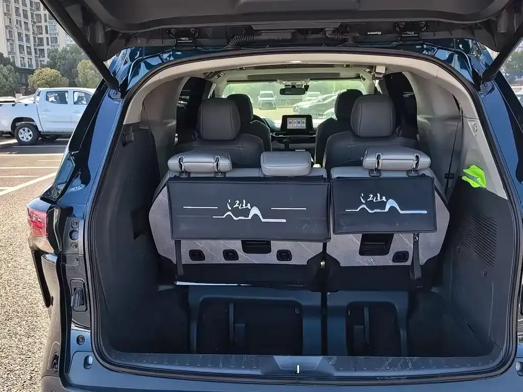 Toyota Granvia — фото 9