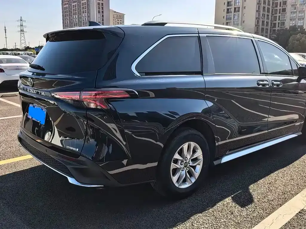 Toyota Granvia — фото 6