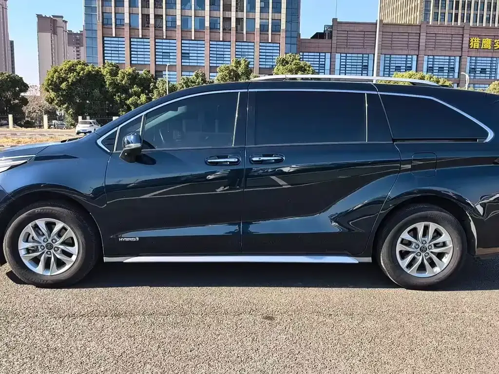 Toyota Granvia — фото 8