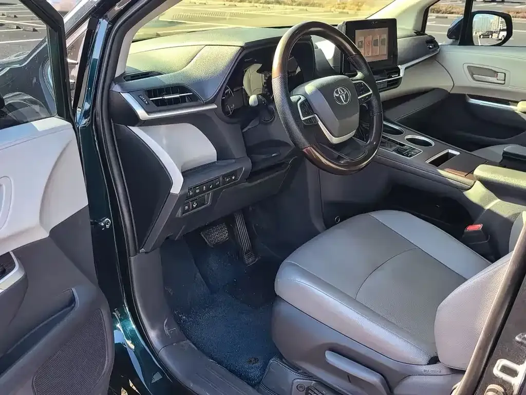 Toyota Granvia — фото 7