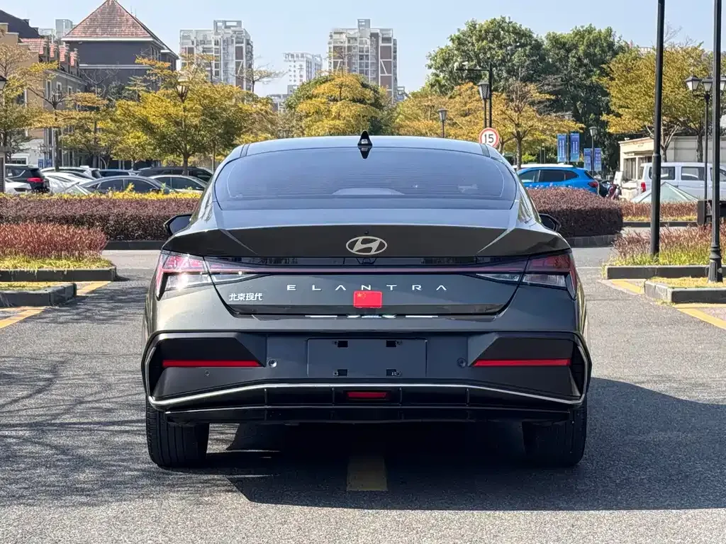 Hyundai Elantra — фото 8