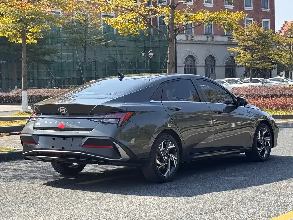 Hyundai Elantra — фото 6