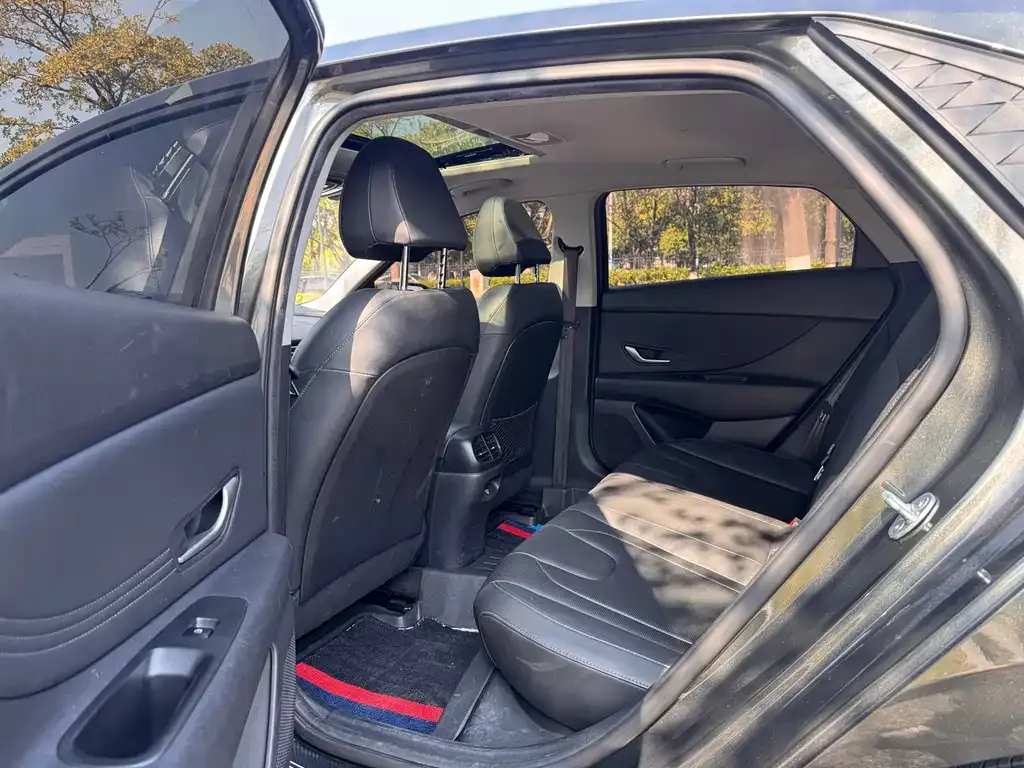 Hyundai Elantra — фото 2