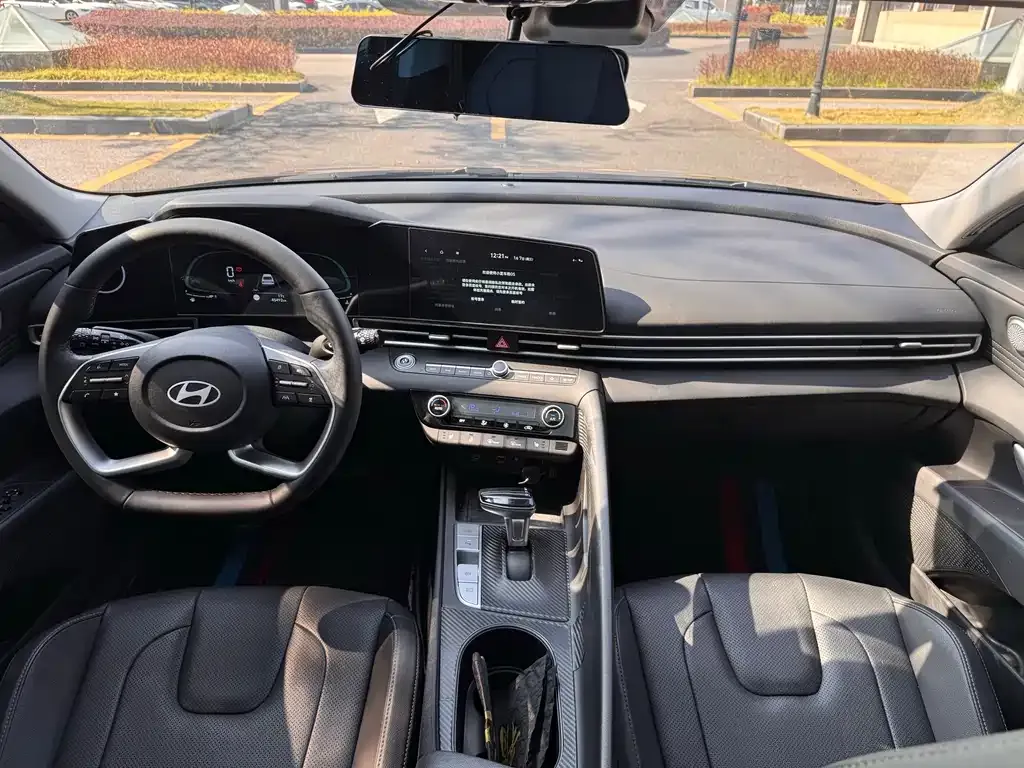 Hyundai Elantra — фото 3