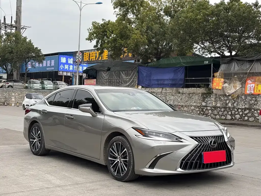 Lexus ES — фото 1
