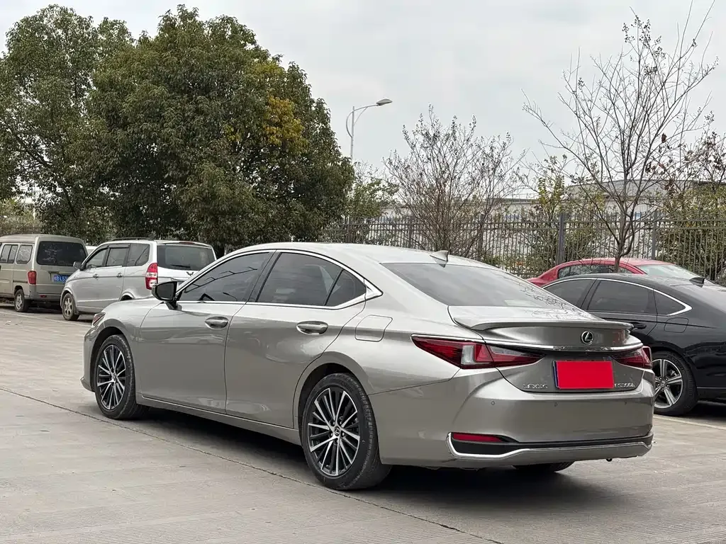 Lexus ES — фото 6