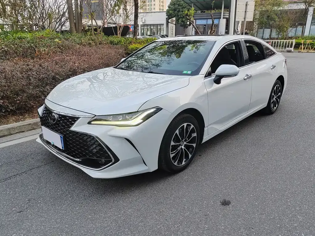 Toyota Avalon — фото 1