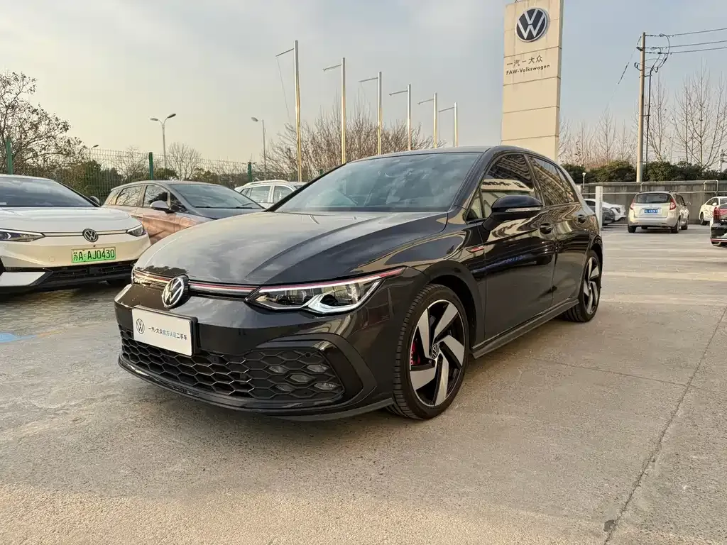 Volkswagen Golf GTI — фото 1