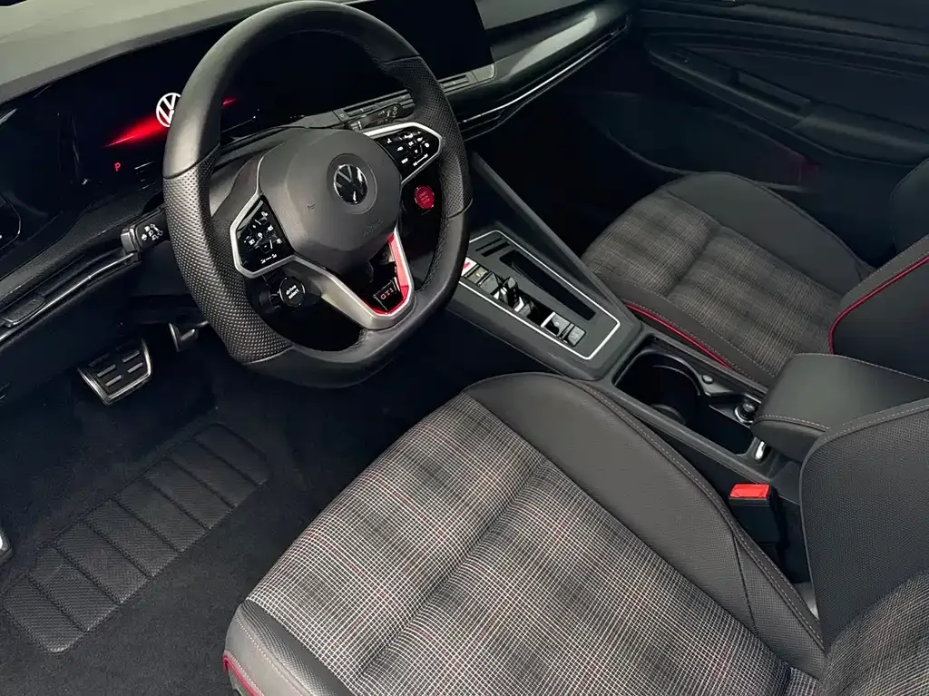 Volkswagen Golf GTI — фото 5