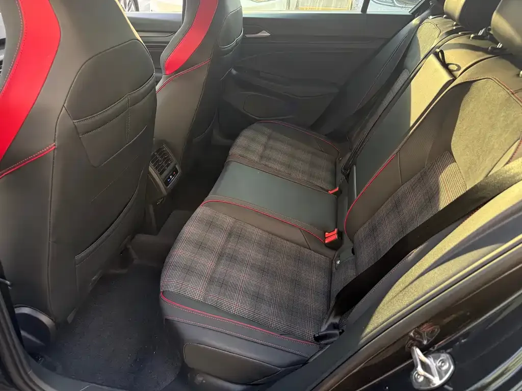 Volkswagen Golf GTI — фото 2
