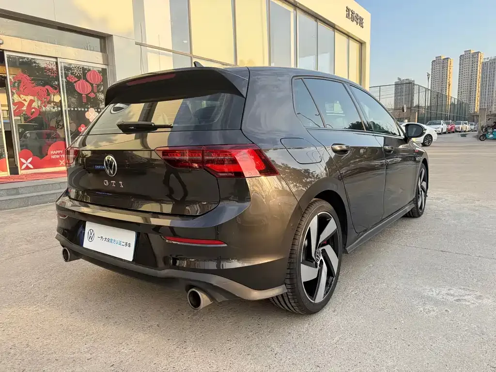 Volkswagen Golf GTI — фото 9