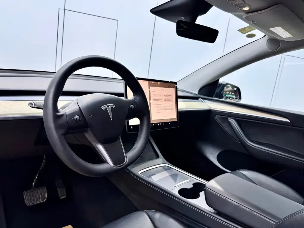 Tesla Model Y — фото 4
