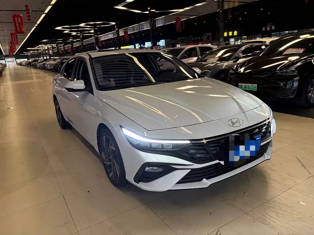 Hyundai Elantra — фото 2